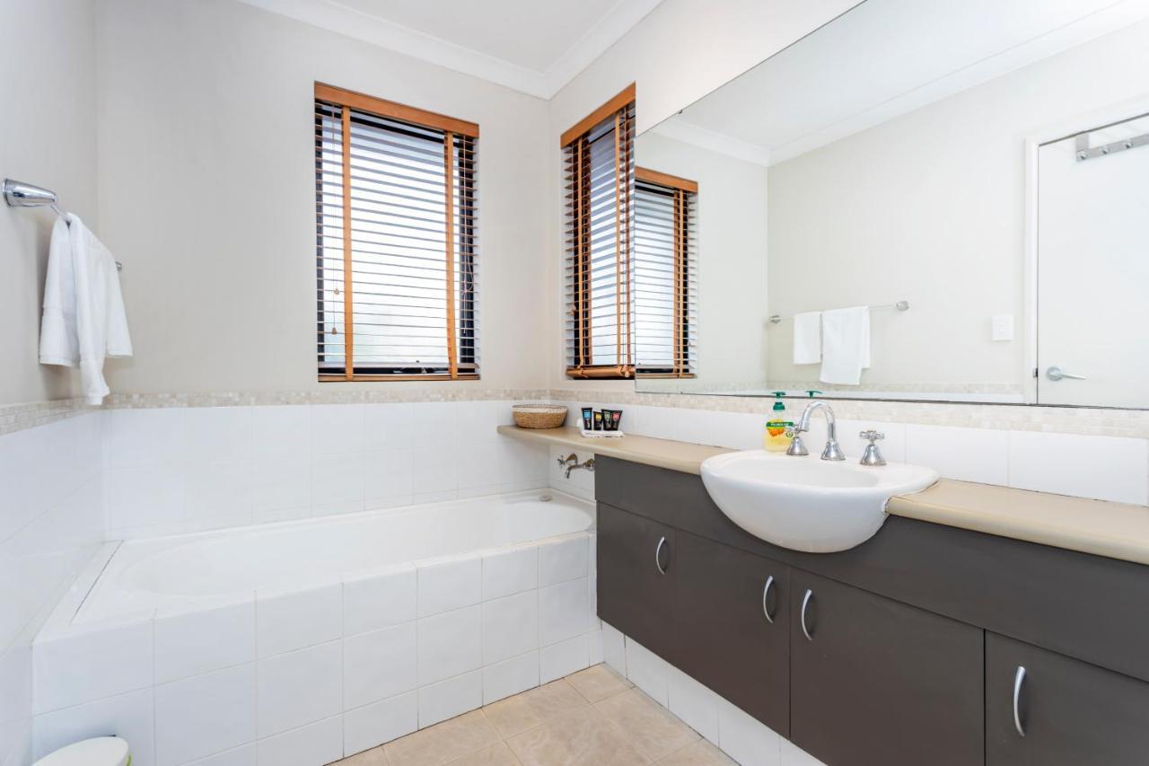 Coode Street Townhouse - Executive Escapes Villa Пърт Екстериор снимка